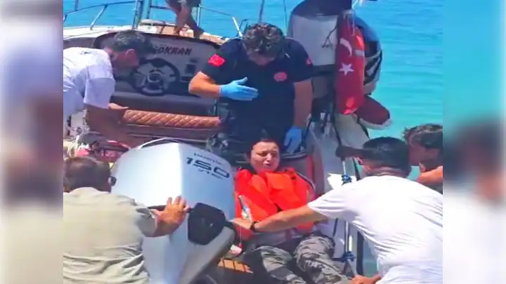 Fethiye'de paraşüt denize düştü, pilot yaralandı