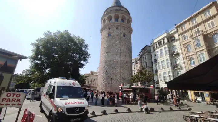 Galata Kulesi'nden düşen 22 genç hayatını kaybetti