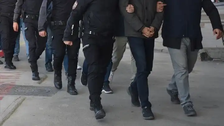 İzmir’de suç örgütüne darbe: 17 kişi tutuklandı