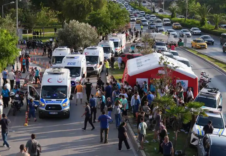 İzmir’deki depo yangını nedeniyle tahliye edilmişti: Medicana Hastanesi yeniden hizmet vermeye başladı