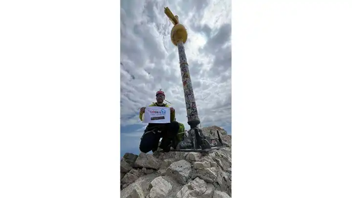İzmirli dağcı Zugspitze'nin zirvesinde 