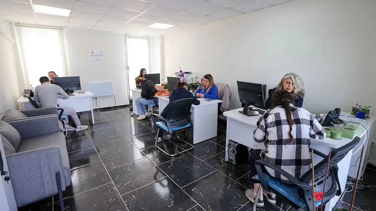 Buca'da 3 ayda 597 kişi işe yerleşti haberinin görseli