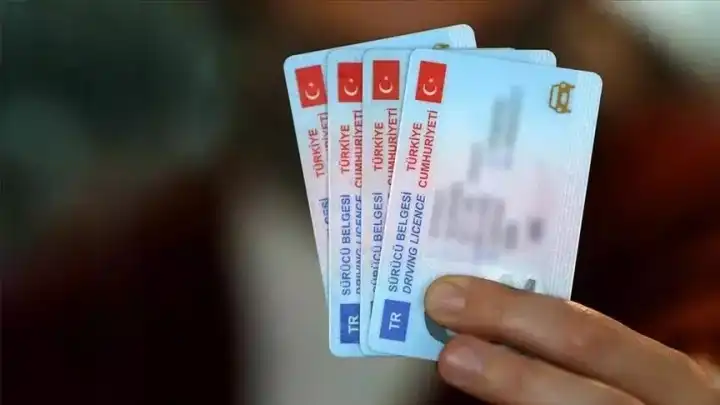 Eski tip ehliyetleri yenilemek için son şans: Tarih belli oldu!