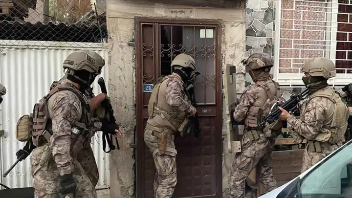İzmir merkezli 9 ilde terör örgütü DEAŞ operasyonu