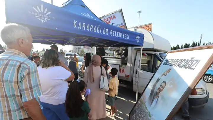 Karabağlar'da Ferdi Zeyrek anısına lokma