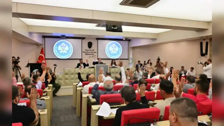 Manisa'da Ferdi Zeyrek'siz ilk meclis!