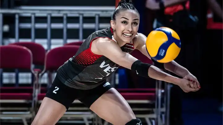 Simge Şebnem Aköz kimdir, kaç yaşında, nereli? Simge Şebnem Aköz'ün voleybol kariyeri