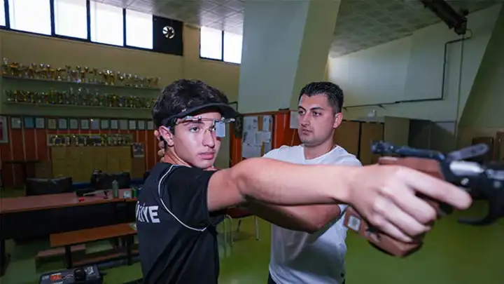 Avrupa Gençlik Olimpik Festivali'nden davet alan milli atıcı Ömer Tuna'nın gözü olimpiyatlarda