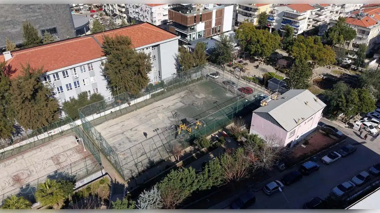 Balçova Belediyesi kendi imkanları ile spor tesisleri yeniledi haberinin görseli