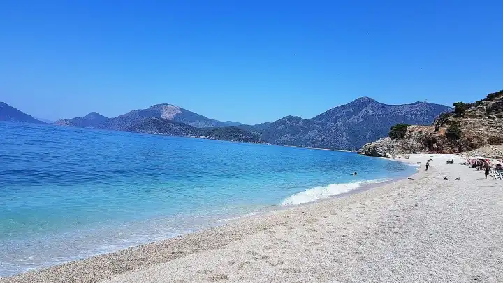 Bu koy cennetten bir parça! İzmir’e bu kadar yakın olduğuna inanamayacaksınız… Turkuaz denizi ve sessizliğiyle göreni kendine hayran bırakıyor haberinin görseli