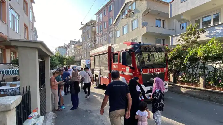 Çorlu’da çatı katı yangını: 1,5 yaşındaki bebek dumandan etkilendi
