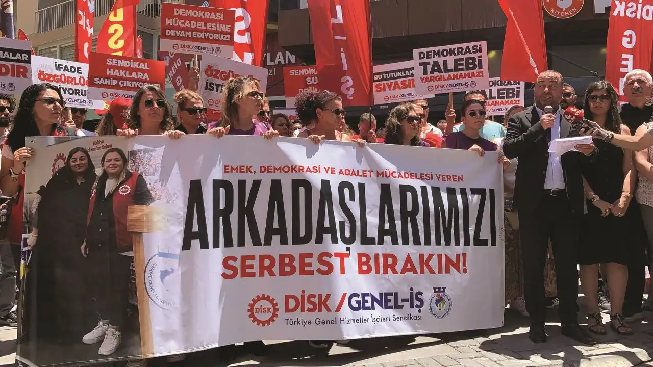 DİSK’ten tutuklu temsilcilere destek: Karanlık düzeni aşacağız haberinin görseli