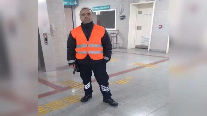 İzmir'de sigara içtiği için uyardığı yolcu tarafından öldürülen güvenlik görevlisi son yolculuğuna uğurlandı