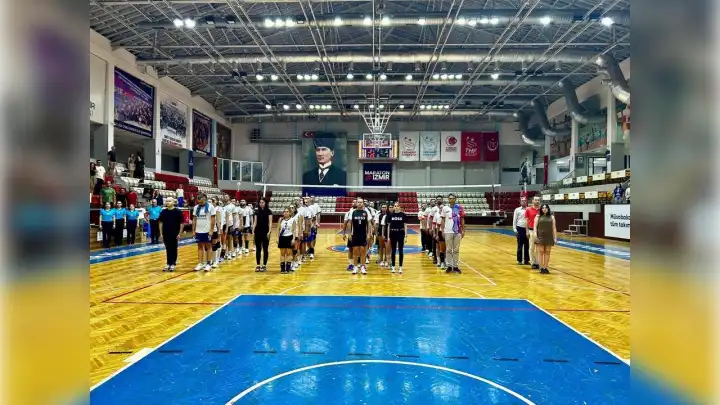 İzmir'de şirketler arası Voleybol Turnuvası tamamlandı