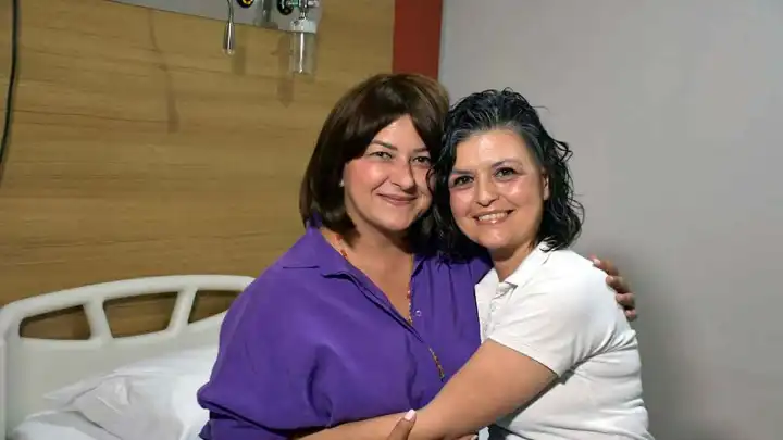 Kendisi gibi kanser hastalarına rehberlik yapıyor