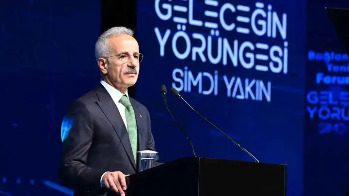 Bakan Uraloğlu: Güvenli koridorlardan uçuşlar sürüyor