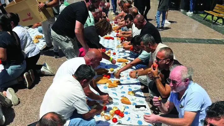 Buca Belediye emekçilerinden dayanışma sofrası
