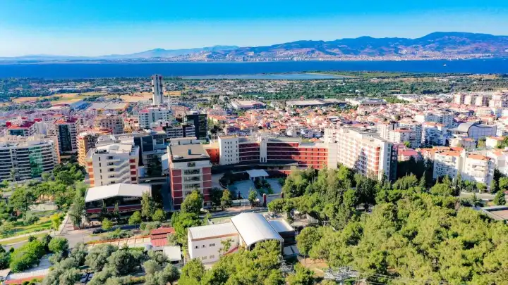 İzmir Ekonomi Üniversitesi Ege’nin zirvesinde