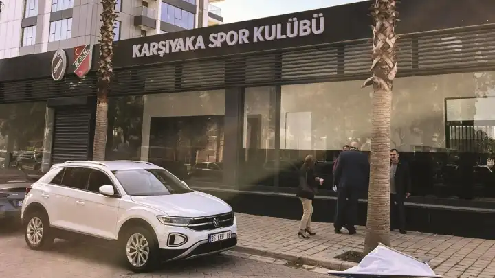 Karşıyaka, kulüp binasından oldu: Bina boşaltılıyor
