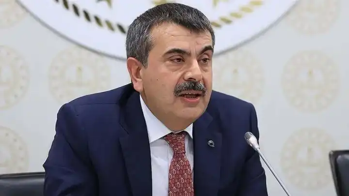 Bakan Tekin açıkladı: Okullarda serbest kıyafet dönemi sona eriyor, forma zorunlu hale geliyor