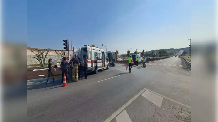 Balıkesir'de otomobil ile kamyon çarpıştı