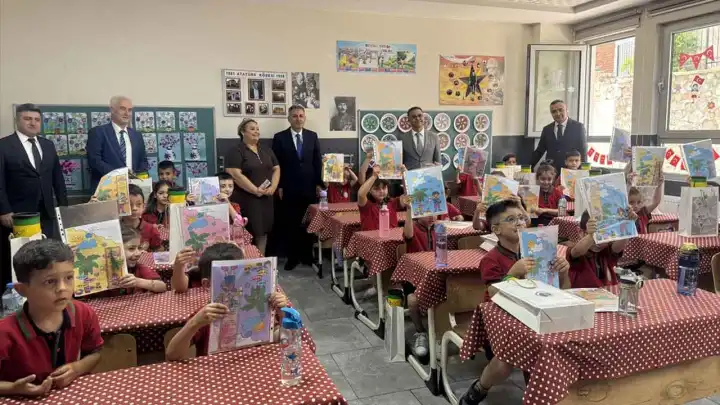 İzmir'de 732 bin 341 öğrenci karnesini aldı