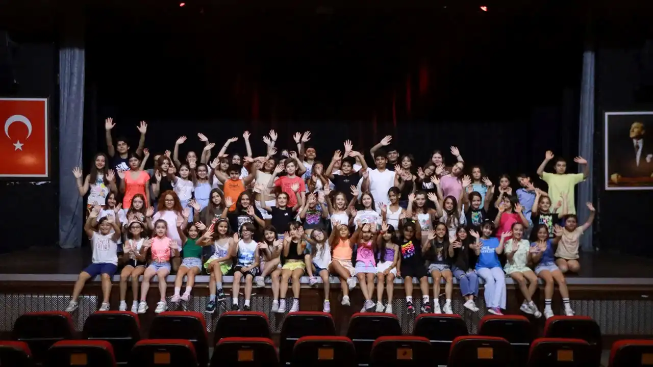 Karşıyaka Belediyesi Tiyatro Kursları Başlıyor haberinin görseli