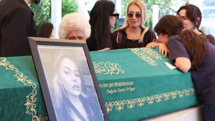 Nihal Candan son yolculuğuna uğurlandı haberinin görseli