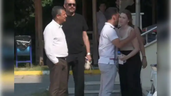 Özel, Ferdi Zeyrek'in kızını üniversite sınavına götürdü