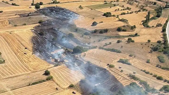 Balıkesir’de arazi yangını: Müdahale sürüyor