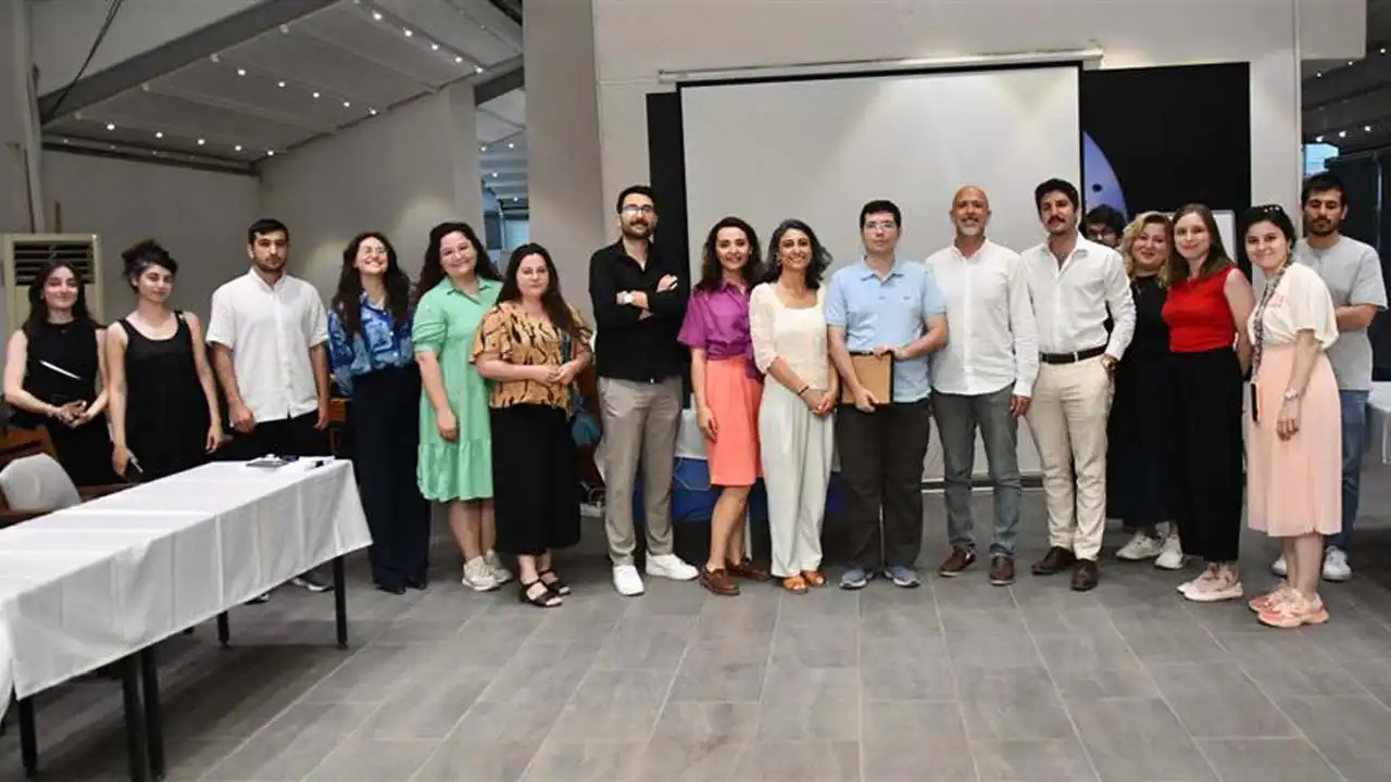 İzmir Barosu, mültecilerin haklarını tartıştı  haberinin görseli