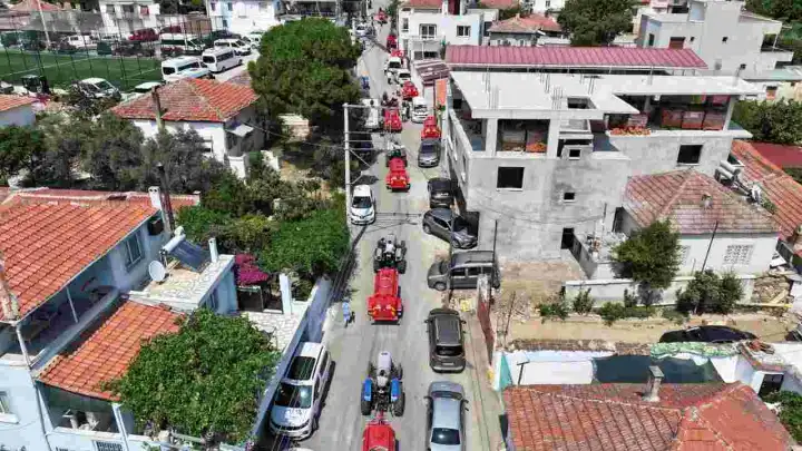 İzmir’de orman yangınlarıyla mücadele: 17 ilçeye su tankeri desteği 