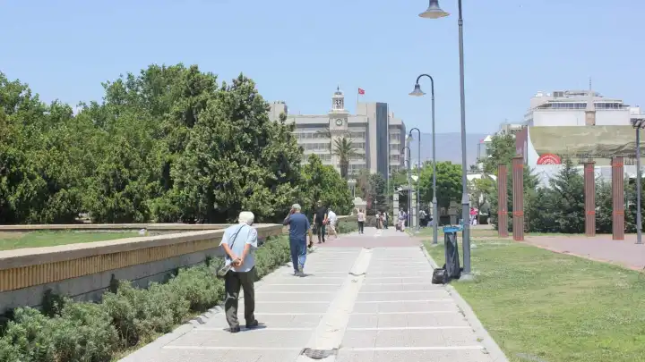 Meteoroloji uyardı: İzmir’de güneş çarpabilir