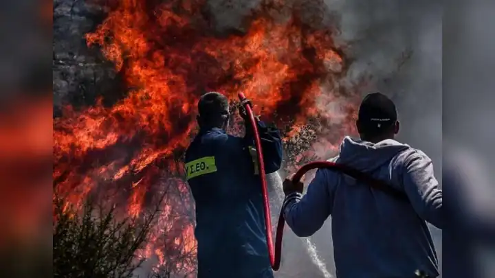 Sakız Adası'nda yangın paniği: Alevler kontrol altına alınamıyor