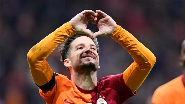 Galatasaray'ın yıldızından sürpriz karar: Futbola veda tarihini açıkladı