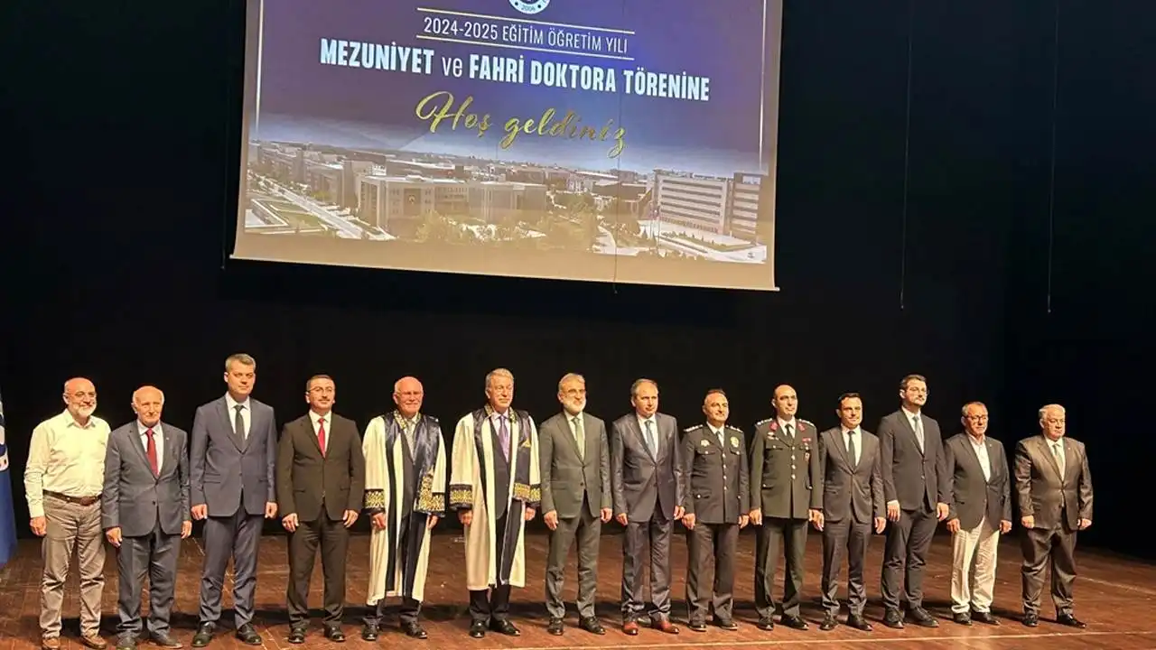 Hulisi Akar'a fahri doktora! haberinin görseli