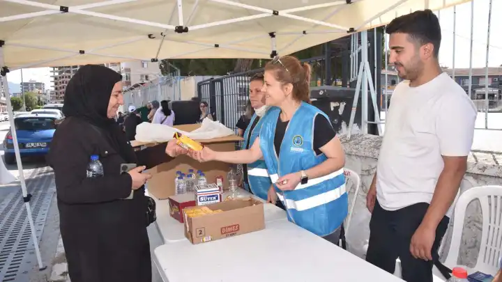 Menemen Belediyesi’nden öğrenci ve velilere destek