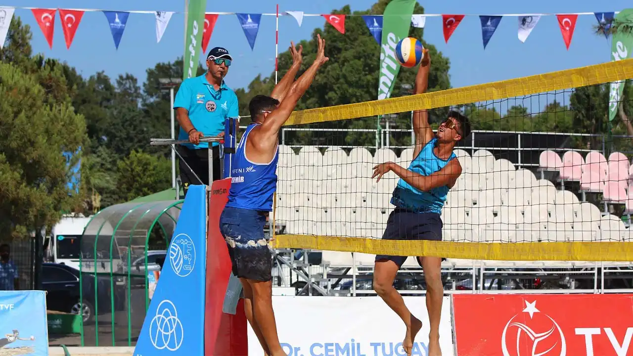 Plaj voleybolunun yıldızları İzmir’de buluştu haberinin görseli