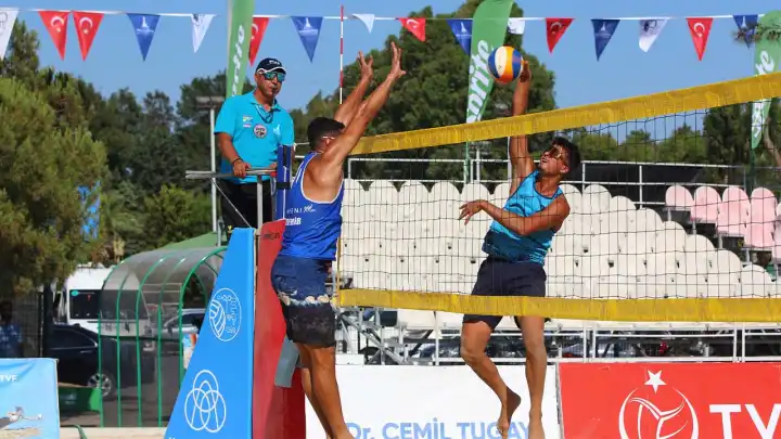 Plaj voleybolunun yıldızları İzmir’de buluştu
