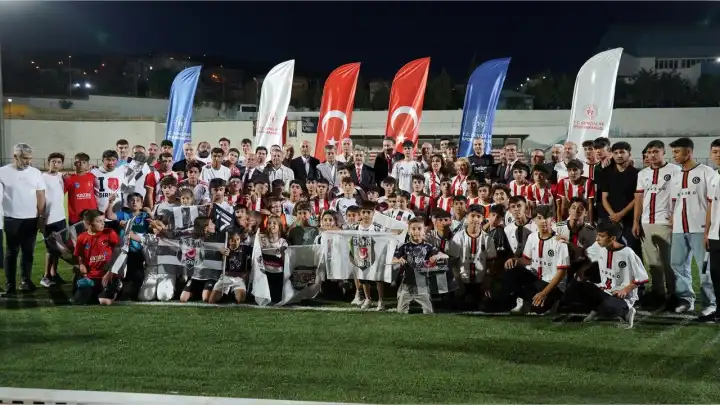 Beşiktaş U-16 takımı Şırnak’ta dostluk maçına çıktı: Gençler sahada kalpler birlikte