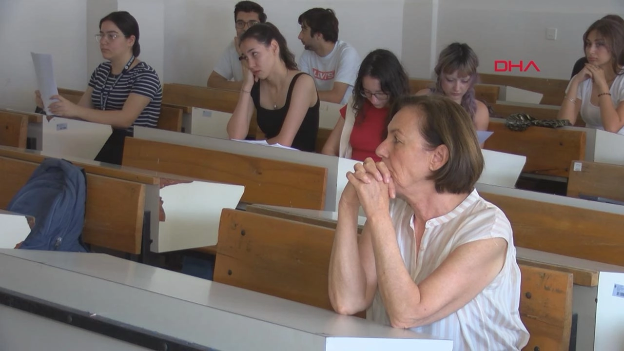 Emeklilik sonrası yeni başlangıç: Prof. Dr. Zeliha Kerry, Ege Üniversitesi’nde öğrenci oldu başlıklı video haberin görseli