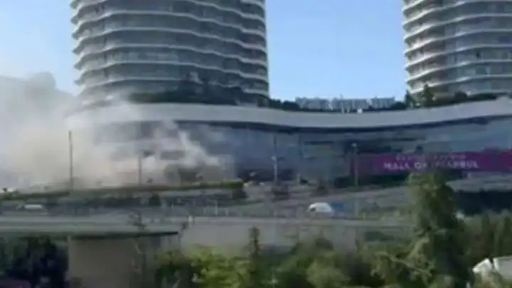 İstanbul'da AVM'de büyük yangın!