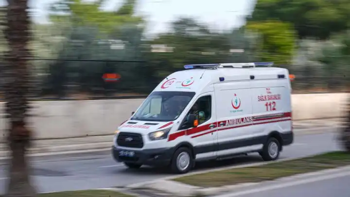İzmir'de havuza düşen 3 yaşındaki çocuk hastanede hayatını kaybetti