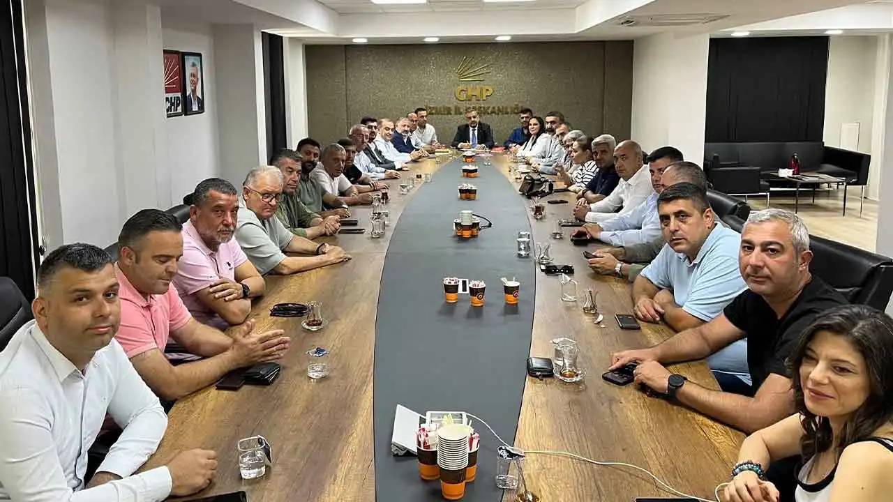 CHP İzmir, işten çıkarmalar için olağanüstü toplandı: Genel Merkez’e bildirilecek haberinin görseli