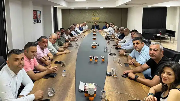 CHP İzmir, işten çıkarmalar için olağanüstü toplandı: Genel Merkez’e bildirilecek