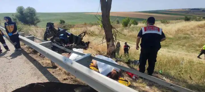 Edirne’da katliam gibi kaza: 2'si çocuk 5 kişi hayatını kaybetti