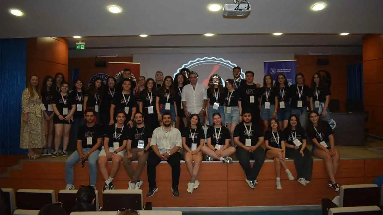 Egeli öğrenciler mutfağın ustalarıyla buluştu haberinin görseli