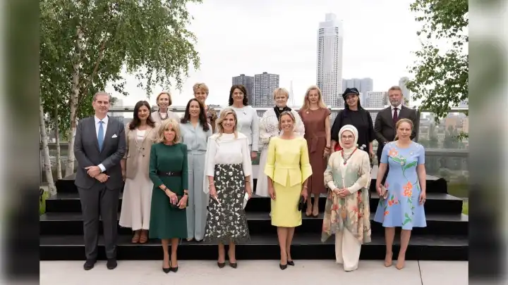 Emine Erdoğan, NATO Zirvesi’nde lider eşleriyle Hollanda'da buluştu