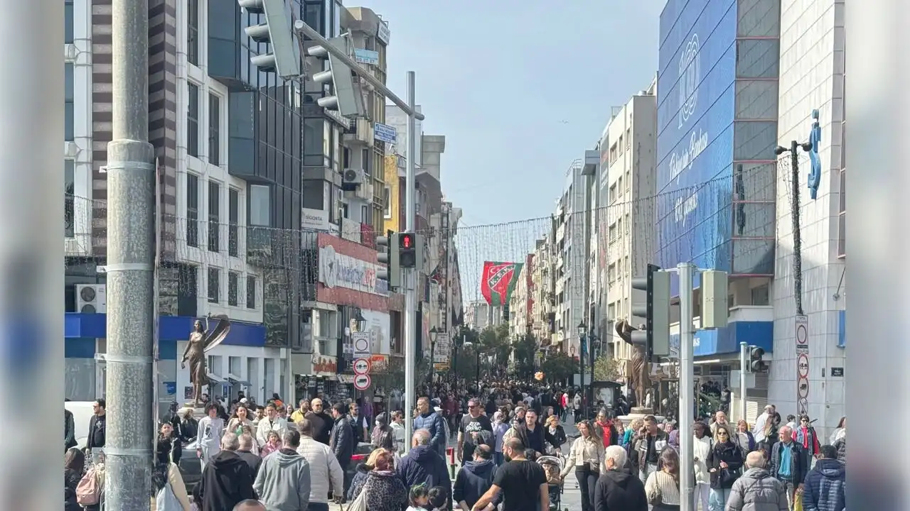 Karşıyaka’da küçük işletmeler ve esnaf ekonominin belkemiği haberinin görseli