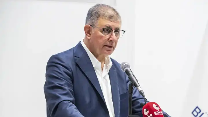 Başkan Tugay’dan yangına ilişkin açıklama: Yurttaşlar evlerine dönmeye başladı